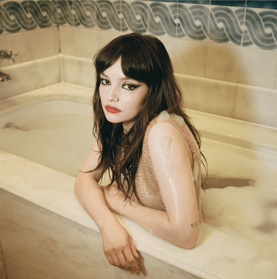 Lauren Mayberry – “Something In The Air”